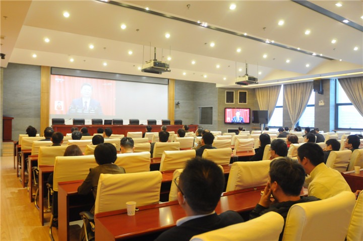 云南凯时娱乐人生就是博集团组织宽大党员干部职工收看党的十九大开幕式实况深受鼓舞回声热烈