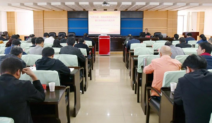 云维集团开展“以案为鉴，，，，，以身边事教育身边人”警示教育专题党课