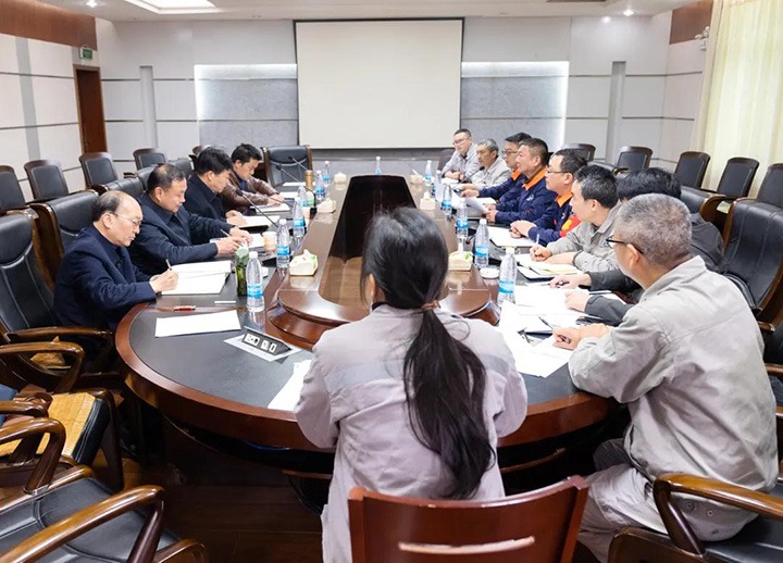 云煤（凯时娱乐人生就是博）集团总司理助理陈家昆一行到解化化工分公司调研“三供一业”疏散移交事情