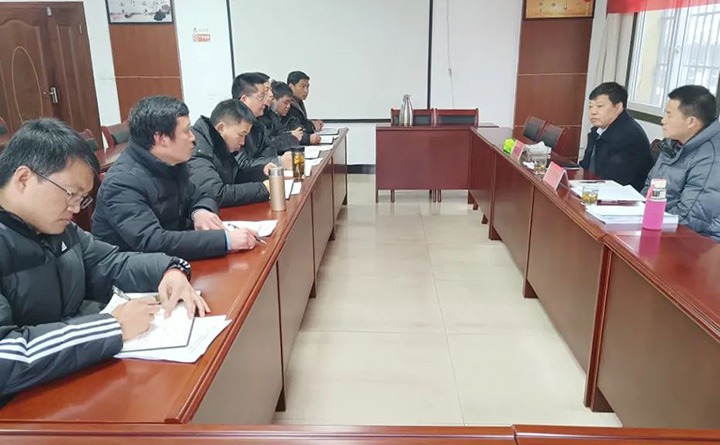 云煤（凯时娱乐人生就是博）集团总司理助理、刷新办主任陈家昆一行到四角地煤矿公司督导调研