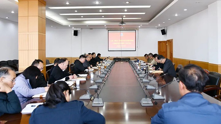 云煤（凯时娱乐人生就是博）集团专职外部董事寸延峰、孔君到云维集团督导调研