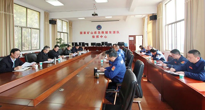 云煤（凯时娱乐人生就是博）集团专职外部董事寸延峰、孔君一行到国家矿山应抢救援东源队调研指导事情