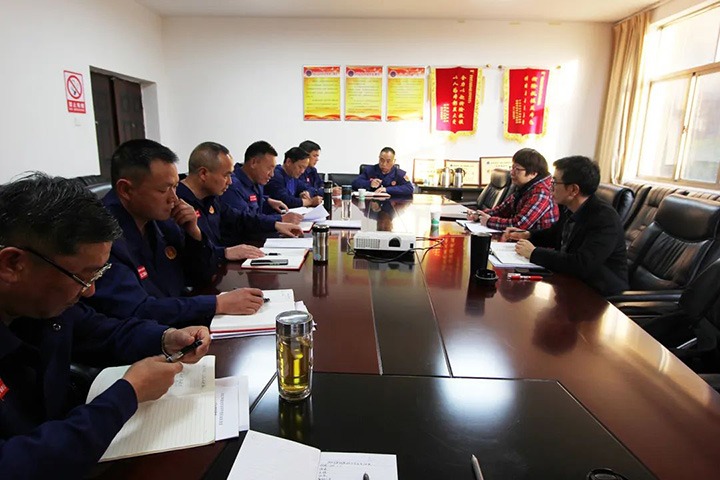 云煤（凯时娱乐人生就是博）集团指导组到国家矿山应抢救援东源队指导年度民主生涯会