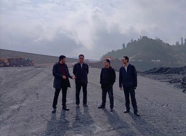 云煤（凯时娱乐人生就是博）集团专职外部董事寸延峰到罗平东城煤矿公司金城煤矿调研