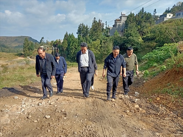 【下层调研】云煤（凯时娱乐人生就是博）集团专职外部董事寸延峰一行到顺源煤矿调研指导事情