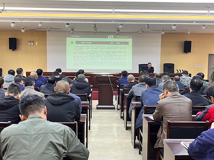 【聚焦云煤】云煤（凯时娱乐人生就是博）集团到罗平东城公司开展《煤矿清静生产条例》宣讲活动