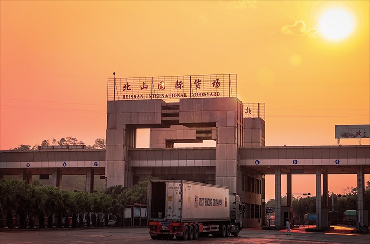 立异通关模式 提升通关时效，，，，，，口岸经济持续发力