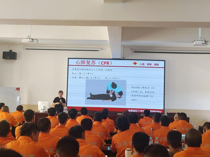 抢救培训“实时雨”，，云南省红十字会泽润矿山救援新苗