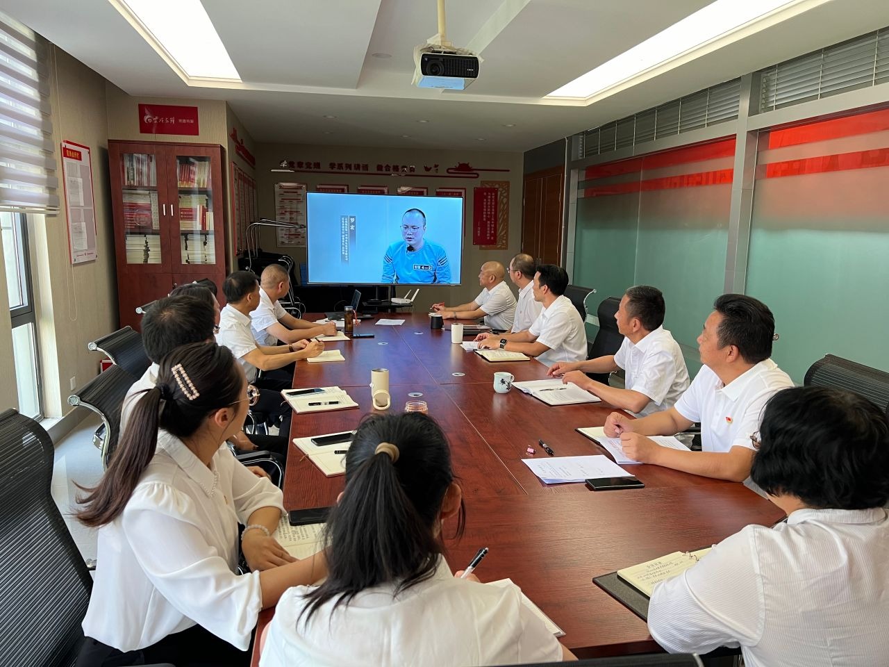 凯时娱乐人生就是博地产党支部组织开展“以案为鉴 明纪守廉”警示教育活动