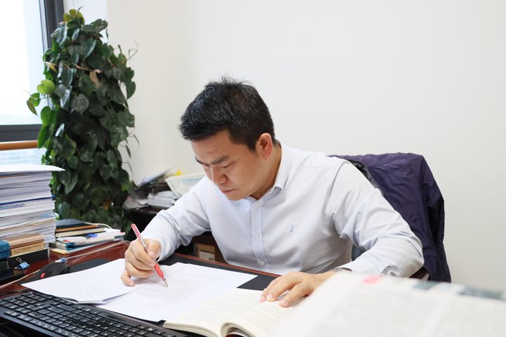 天下转达表扬！“五进”普法润心间 法治信仰铸继承