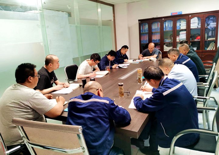 煤矿“夜课堂”：值班间隙一小时，，，，，，人人都是清静讲师！