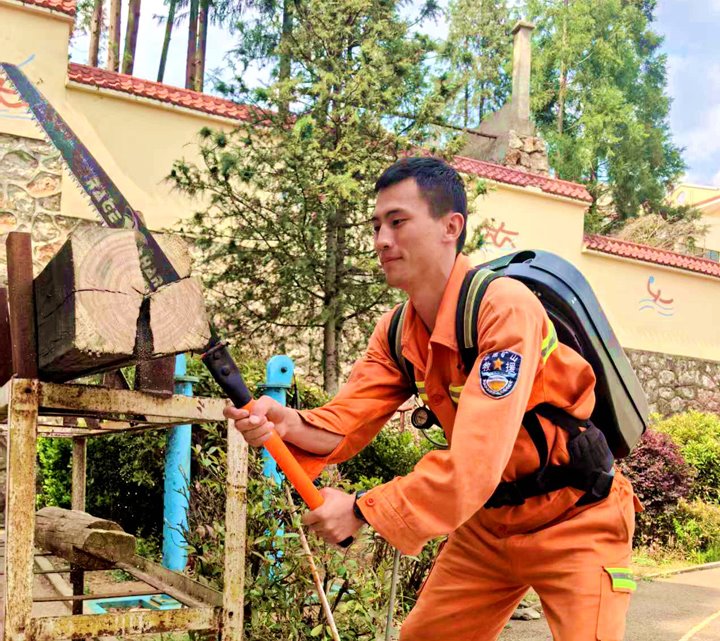 爱岗敬业 | 申宵：从“应急新兵”到“手艺状元