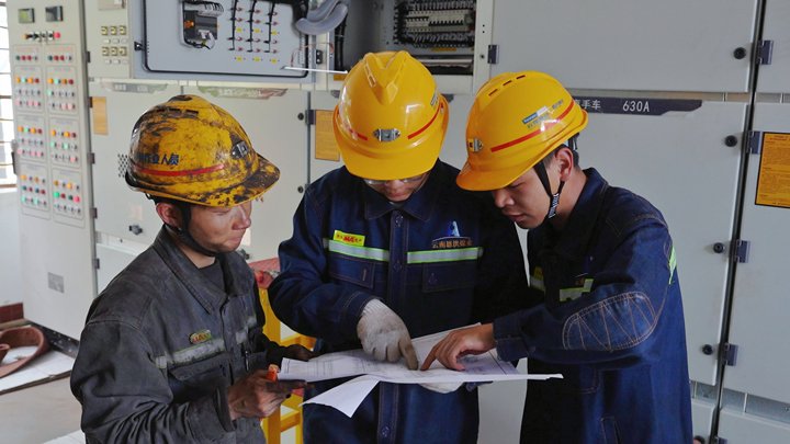 恩洪煤业机电运输治理部圆满完成5号风井智能化刷新工程